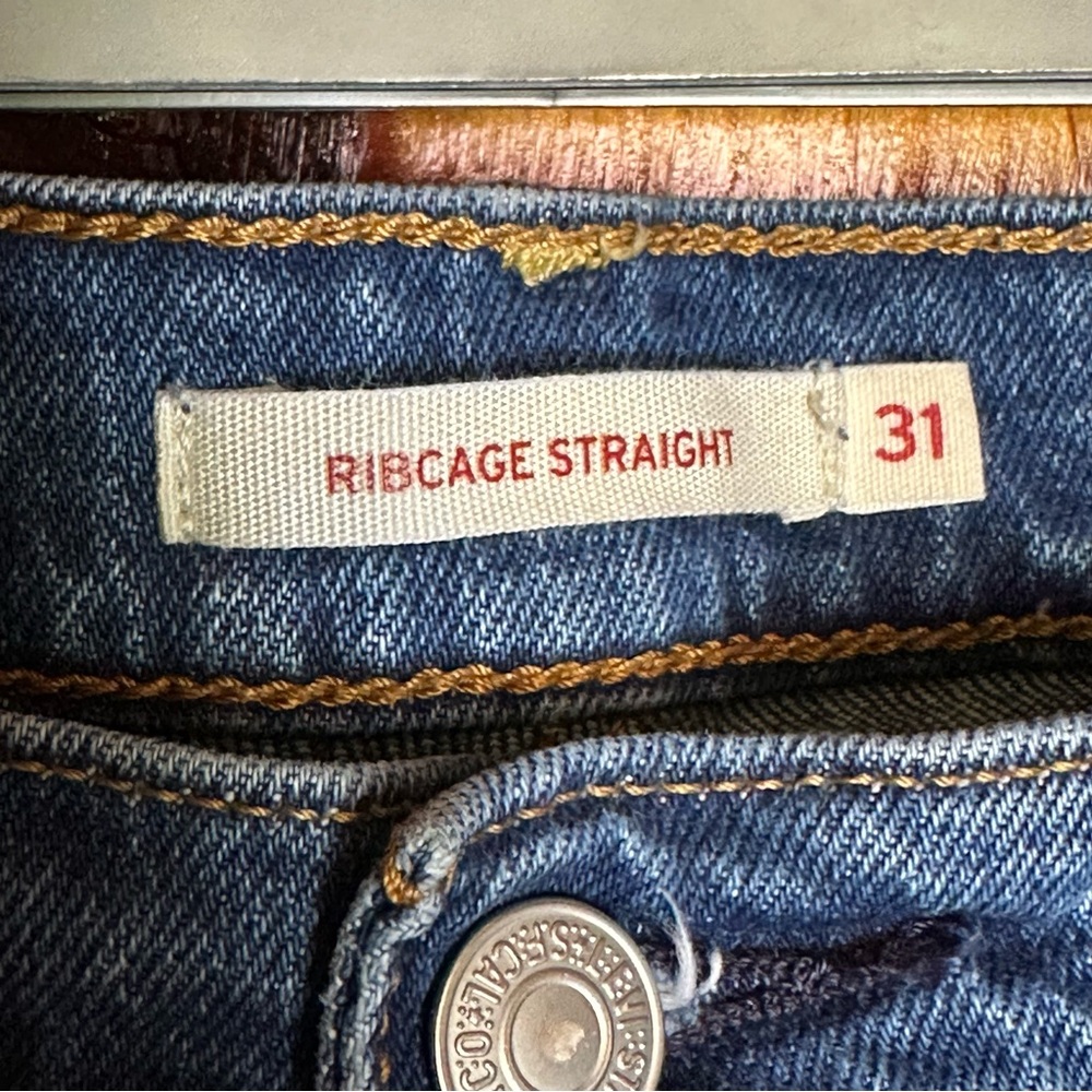 Levi’s Ribcage Straight Jean - Picture 5 of 9